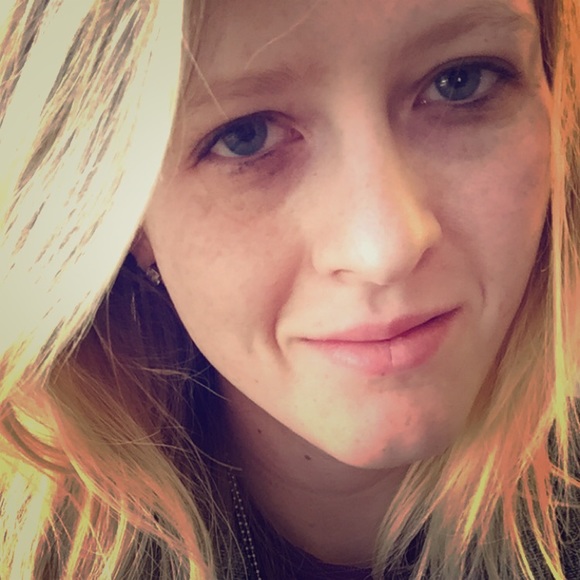 Meet your Posher, Caytee - Picture 1 of 2
